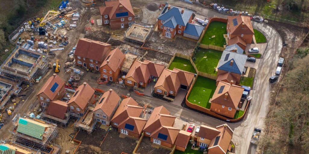 Building site with solar panels on roof 1024x512
