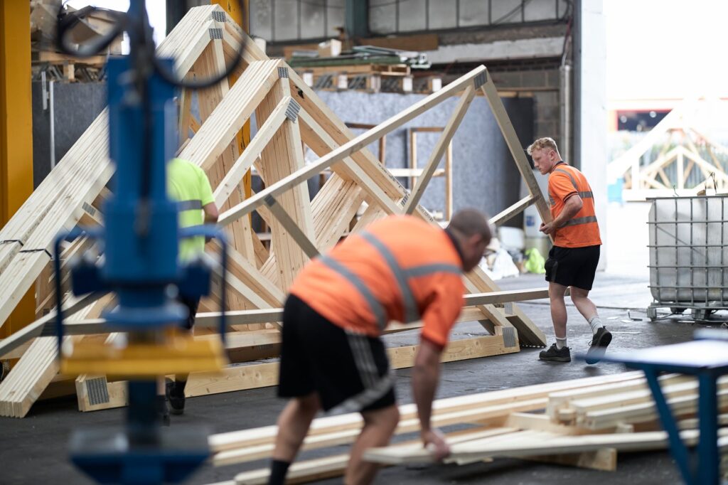 Stacking roof trusses 1 1024x682